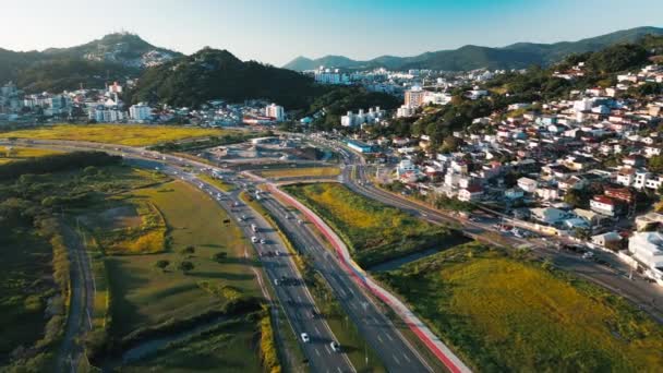 Αυτοκινητόδρομος Αυτοκίνητα Στην Αστική Περιοχή Πόλη Της Florianopolis Βραζιλία — Αρχείο Βίντεο