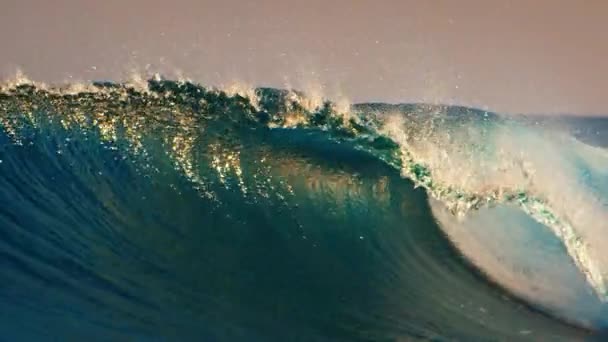 Oceánské Vlny Při Západu Slunce Maledivách Lámou — Stock video