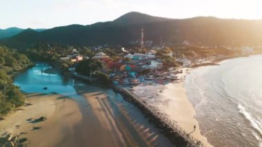 Brezilya 'nın güneyindeki Santa Catarina adasındaki balıkçı kasabası Armacao