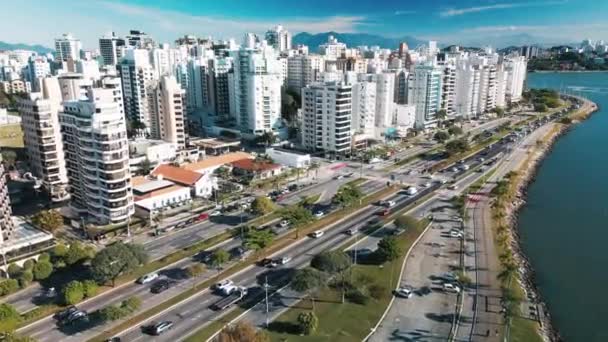 Vista Aérea Ciudad Florianópolis Carretera Costera Durante Día Soleado Estado — Vídeo de stock