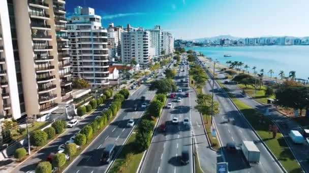 Vista Aérea Cidade Florianópolis Sua Estrada Costeira Durante Dia Ensolarado — Vídeo de Stock