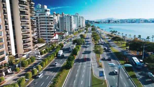 Letecký Pohled Město Florianopolis Jeho Pobřežní Dálnici Během Slunečného Dne — Stock video