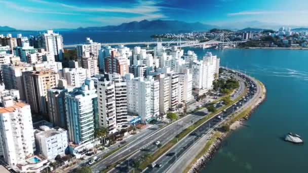 Widok Lotu Ptaka Miasto Florianopolis Jego Autostradę Przybrzeżną Słoneczny Dzień — Wideo stockowe