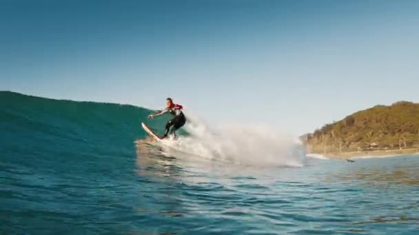Florianopolis Brazil Ιούνιος 2023 Αρσενικό Κύμα Surfer Surfs Ωκεανό Στα — Αρχείο Βίντεο