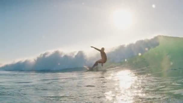 Самці Серфінгістів Створюють Океанські Хвилі Півдні Бразилії Обертаються Перед Камерою — стокове відео
