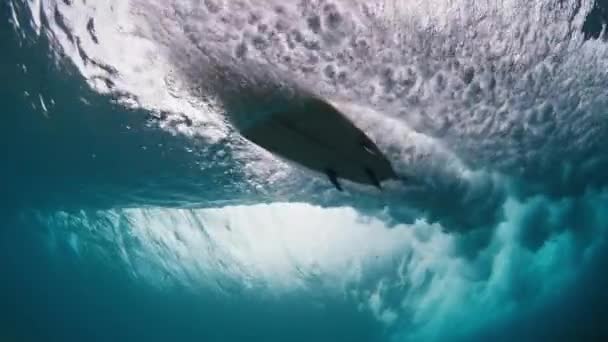 Podvodní Pohled Surfařskou Jízdní Vlnu — Stock video