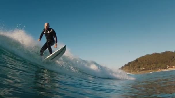 Florianopolis Brazil Ιούνιος 2023 Αρσενικό Κύμα Surfer Surfs Ωκεανό Στα — Αρχείο Βίντεο