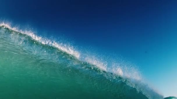 巴西南部海岸上的海浪破裂 — 图库视频影像