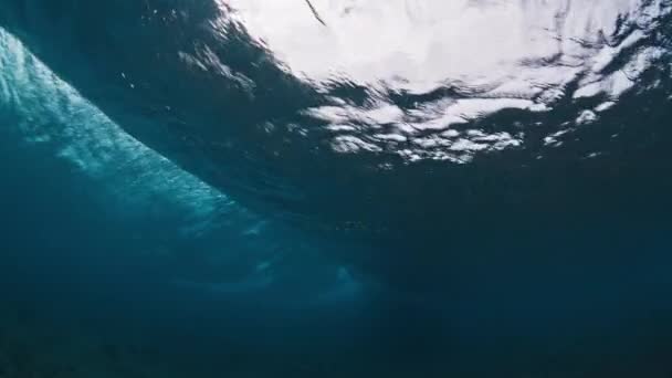 Podvodní Pohled Oceánské Vlny Lámající Maledivách — Stock video
