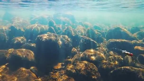 Esca Pesca Gira Sott Acqua Nel Fiume Con Fondo Roccioso — Video Stock