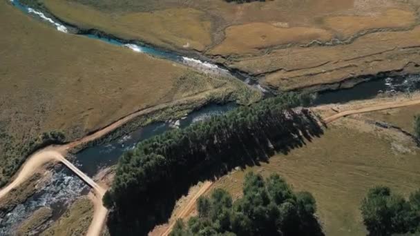 Vista Aérea Del Río Rápido Que Fluye Las Tierras Altas — Vídeos de Stock