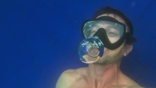 Mergulhador Sopra Bolhas Anel Debaixo Água Conjunto Imagens Câmera Lenta — Vídeo de Stock