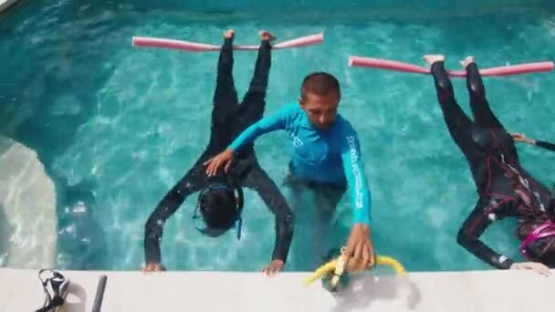 Nusa Penida Bali Indonesia Lipiec 2023 Szkoła Freedivingu Latynoski Trener — Wideo stockowe
