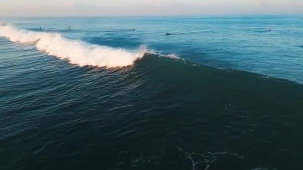Ocean Wave Breaks Batu Bolong Surfspot Bali Indonesië — Stockvideo