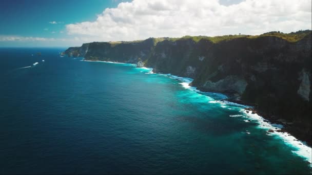 Nusa Penida岛海岸的空中景观 印度尼西亚巴厘 — 图库视频影像