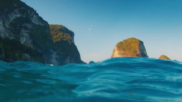 Splitted Underwater View Mountains Blue Sea — Video