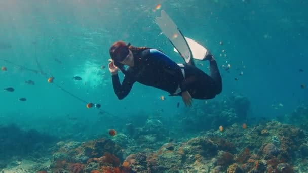 Nusa Penida Bali Indonesia July Asian Woman Swims Underwater Coral — стоковое видео