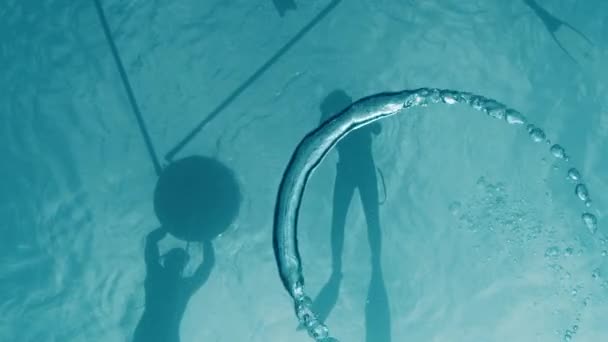 Ring Bubble Ascends Underwater Silhouette Freediver Background — Stock Video
