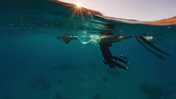 Buceo Pato Libre Mujer Freediver Hace Pato Buceo Freedives Mar — Vídeos de Stock