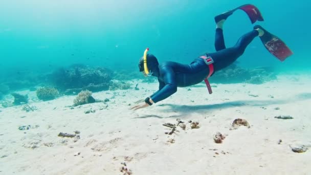 Male Freediver Glides Tropical Sea Sandy Bottom Plays Sand — Stock Video