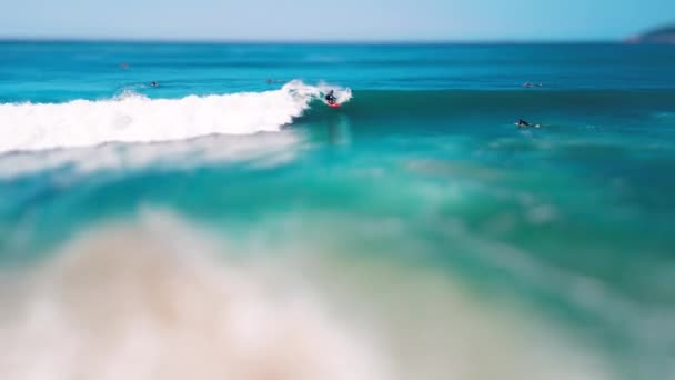 Szörfös Brazíliában Hullámzik — Stock videók