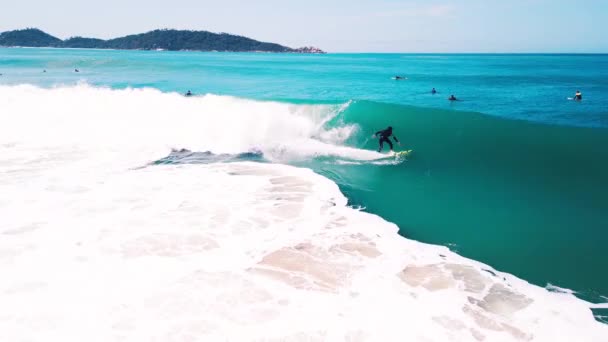 Szörfös Brazíliában Hullámzik — Stock videók