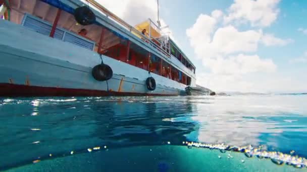 Splitted Footage Underwater Boat Tropical Sea — Stock Video