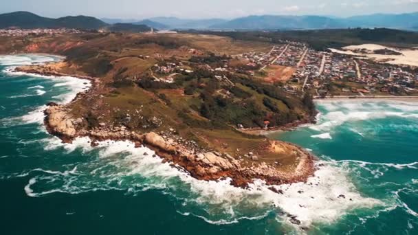 Letecký Pohled Brazilské Pobřeží Drsným Atlantickým Oceánem — Stock video