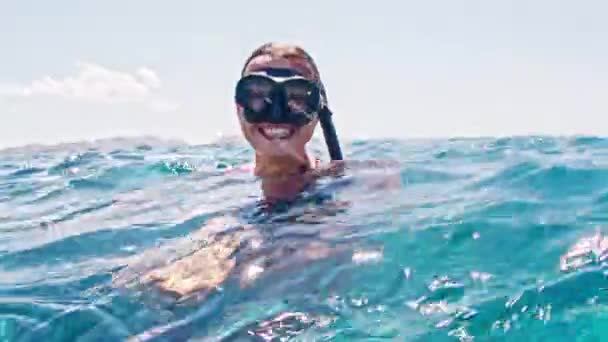 Komodo Island Indonesia July 2023 Happy Woman Freediver Swims Surface — Stock Video
