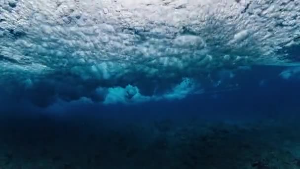 Unterwasserblick Der Ozeanwelle Die Über Das Riff Bricht — Stockvideo