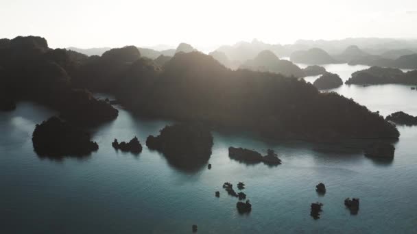 Flygfoto Över Västra Papuas Kustlandskap Ullregion Med Massor Holmar Och — Stockvideo