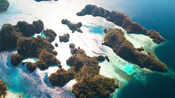 Raja Ampat Indonezja Widok Lotu Ptaka Grupę Wysp Pobliżu Wyspy — Wideo stockowe