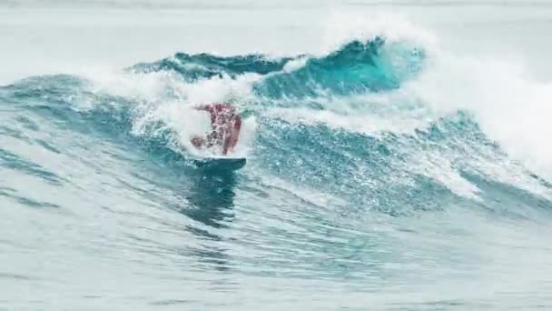 Surfista Monta Ola Océano Sultanes Surfean Cerca Isla Huraa Las — Vídeo de stock