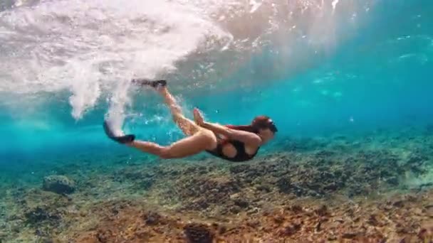 Young Fit Slim Woman Dives Breaking Wave — Stock Video