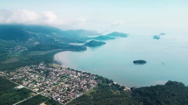 Brezilya 'nın Paraty kasabası. Paraty kasabasının havadan görünüşü