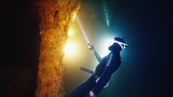 Cave Freediving Freediver Swims Underwater Explores Intricate Labyrinths Cave West — Stock Video