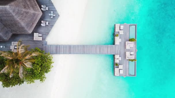 Flygfoto Över Träpiren Och Det Blå Havet Maldiverna — Stockvideo