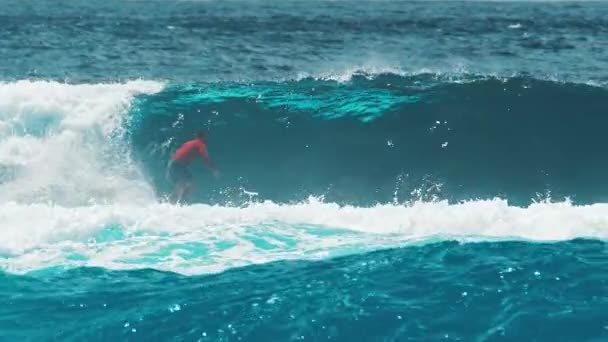 Surfer Surfe Sur Vague Aux Maldives — Video