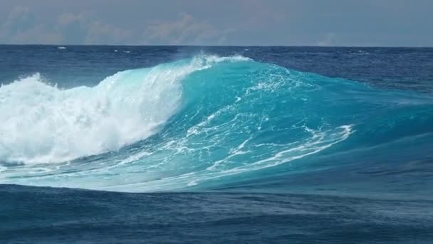 Onda Blu Perfetta Infrange Sulla Riva Delle Maldive Luna Miele — Video Stock