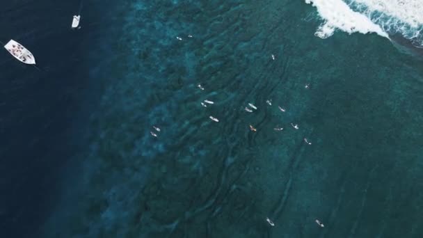 Vista Aérea Arriba Hacia Abajo Del Lugar Surf Las Maldivas — Vídeos de Stock