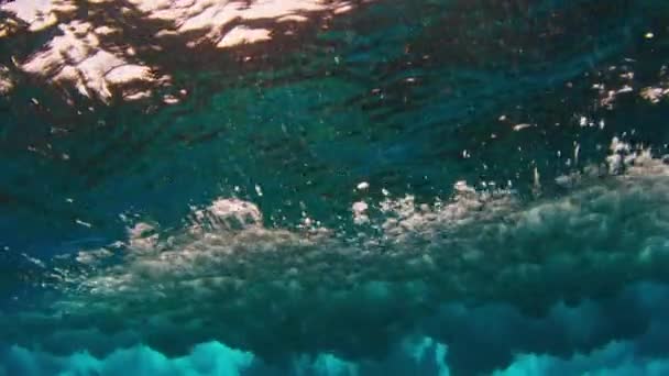 Unterwasserblick Auf Die Brechende Welle — Stockvideo