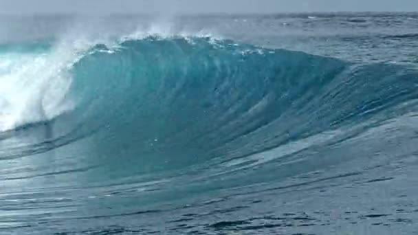 Onda Blu Perfetta Infrange Sulla Riva Delle Maldive Luna Miele — Video Stock