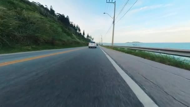 Kamera Przelatuje Nad Autostradą Poruszającymi Się Samochodami — Wideo stockowe