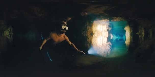 Footage Freediver Swimming Cave Man Freediver Swims Underwater Torch Explores — Stock Video