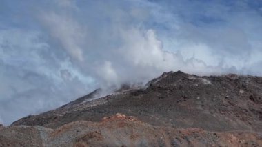 Şili 'deki aktif volkan. Çeşitli görüntüler kümesi