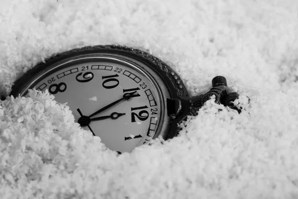 Reloj Nieve Con Espacio Para Texto —  Fotos de Stock