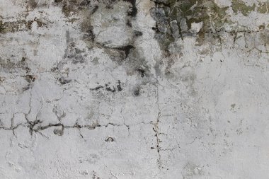 Kirli, beyaz, siyah çizikli, yatay arka planı olan eski alçı duvar. Çatlak eski duvar dokusu arka planı. Retro Vintage Duvar Kağıdı. Çürümüş Çatlamış Sert Soyut Sancak Yüzeyi