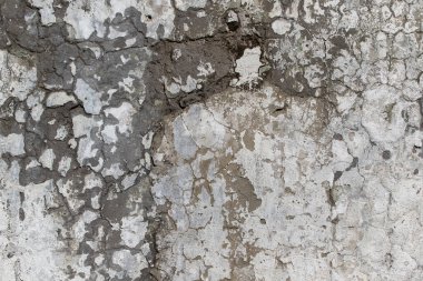 Kirli, beyaz, siyah çizikli, yatay arka planı olan eski alçı duvar. Çatlak eski duvar dokusu arka planı. Retro Vintage Duvar Kağıdı. Çürümüş Çatlamış Sert Soyut Sancak Yüzeyi