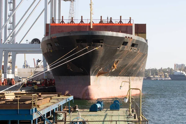 오데사 우크라 202 터미널은 항구의 수송선으로 수출입 컨테이너를 보낸다 체프스 — 스톡 사진