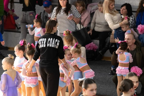 Odessa Ukraine Mar 2023 Dziecięce Mistrzostwa Cheerleaderek Młodzi Widzowie Cheerleaderek — Zdjęcie stockowe